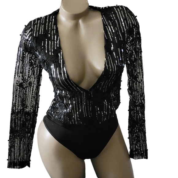Womens Long Sleeve V-Neck Beaded Lace Bodysuit - Picture 4 of 11